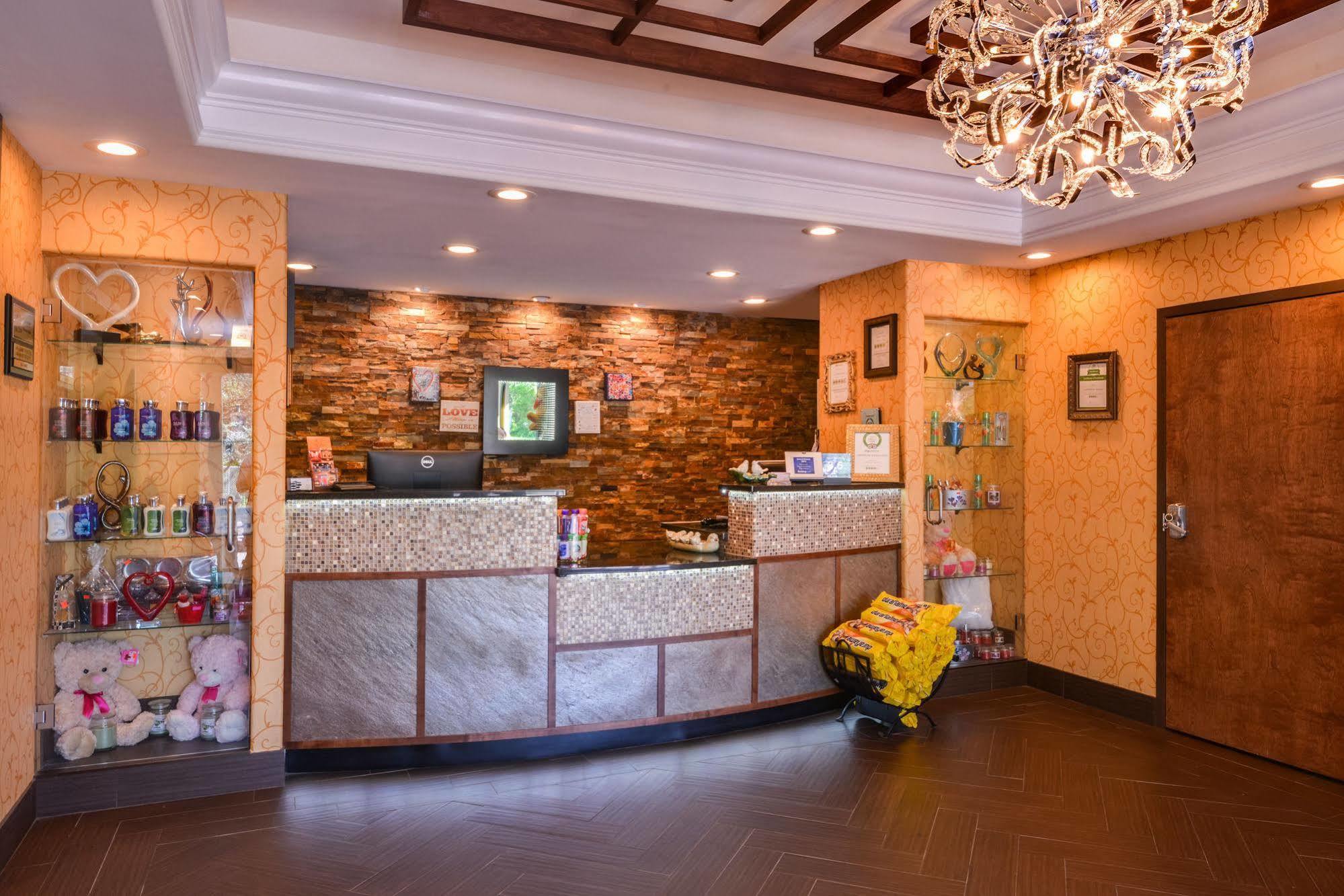 Inn Of The Dove Romantic Luxury & Business Suites Bensalem Exterior foto